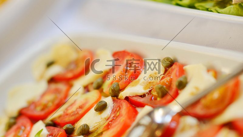 在选购火锅底料时，性价比是消费者关注的重点。以下三大指标可供参考：